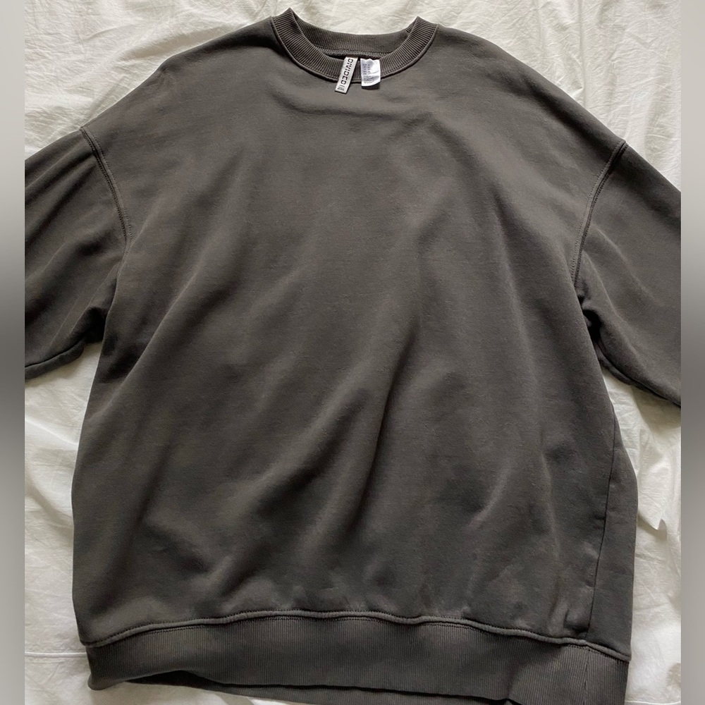 H&M Women’s pullover sweater size medium